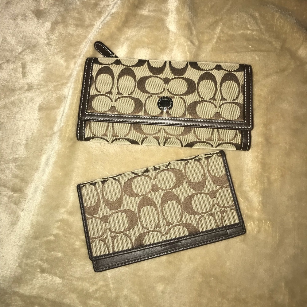 100% auth COACH wallet w/ matching checkbook cover